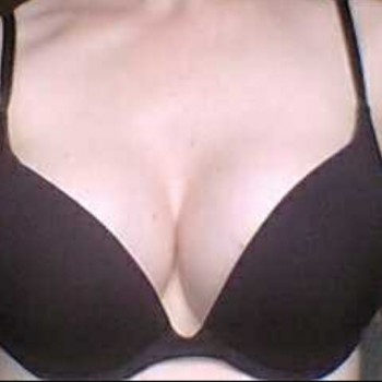 Elorie - Escort à Houyet Profil de Elorie, 24 ans, Escort à Houyet (Namur)